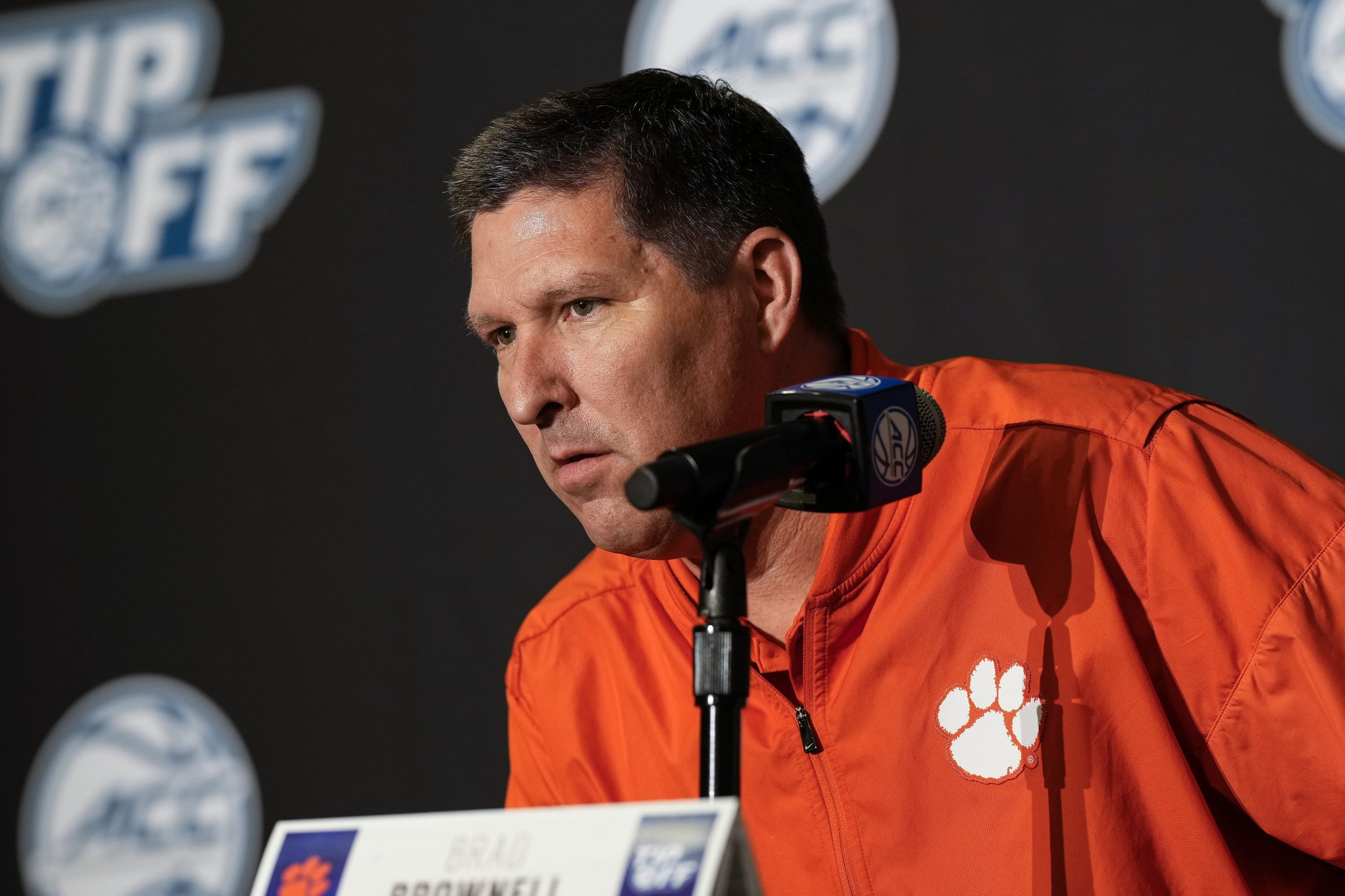 Clemson Tigers head coach Brad Brownell
