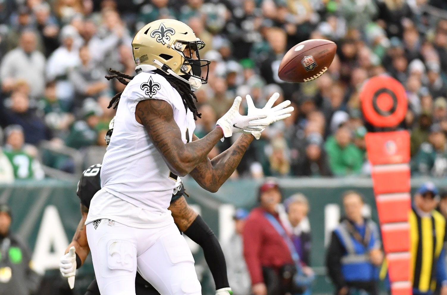 New Orleans Saints wide receiver Marquez Callaway (1) catches a 26-yard touchdown pass against Philadelphia Eagles free safety Avonte Maddox (29) during the second quarter at Lincoln Financial Field.