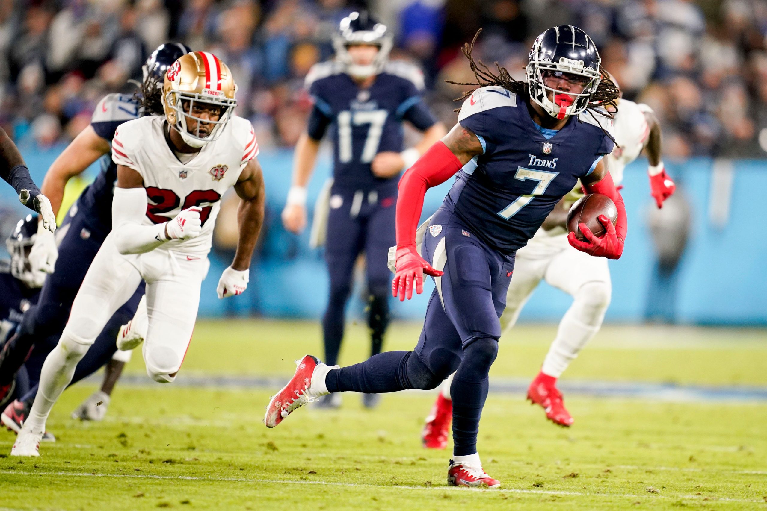 Tennessee Titans running back D'onta Foreman (7) runs the ball during the second quarter at Nissan Stadium Thursday