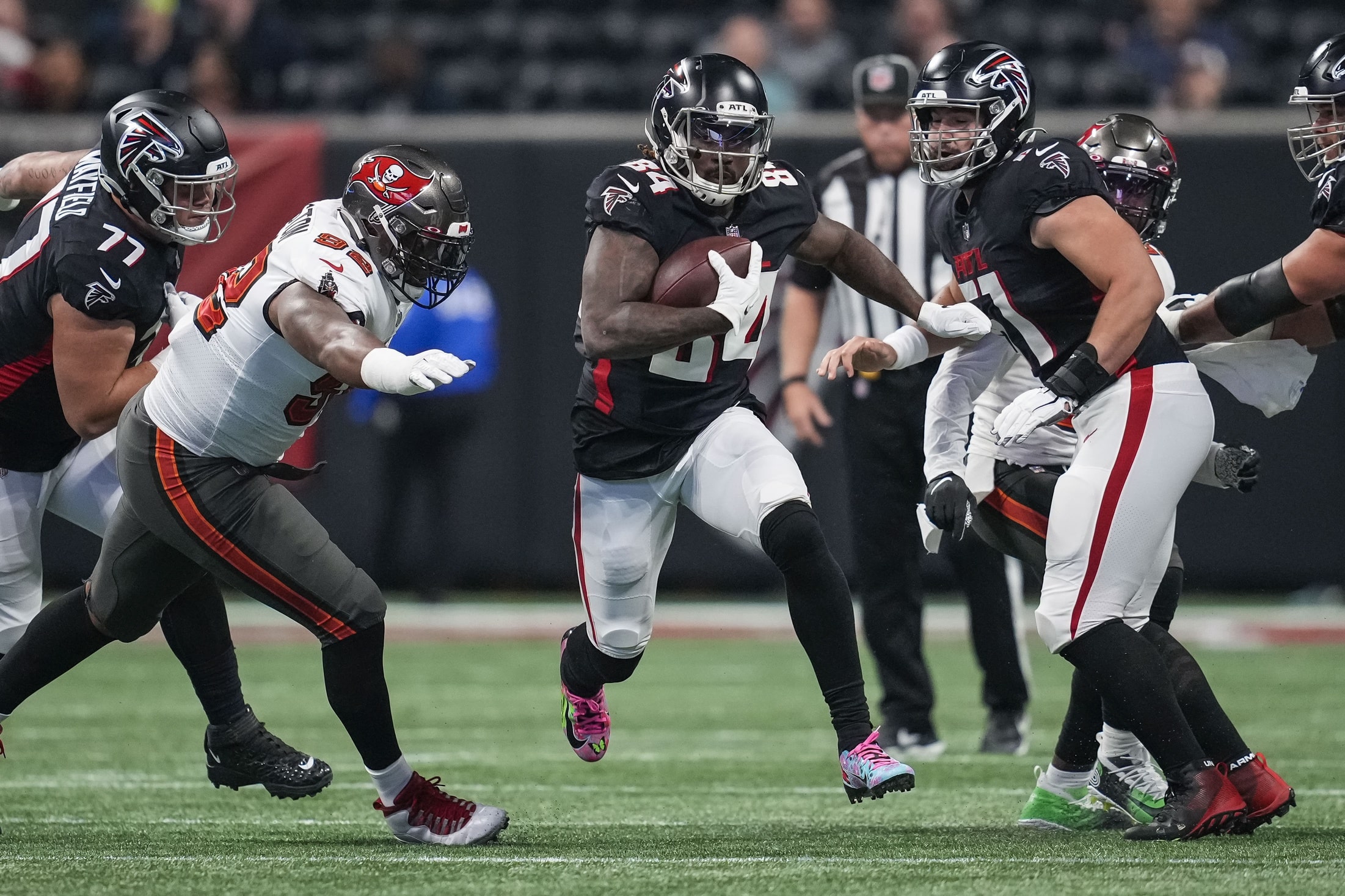 Atlanta Falcons running back Cordarrelle Patterson (84) runs against the Tampa Bay Buccaneers during the first quarter at Mercedes-Benz Stadium.