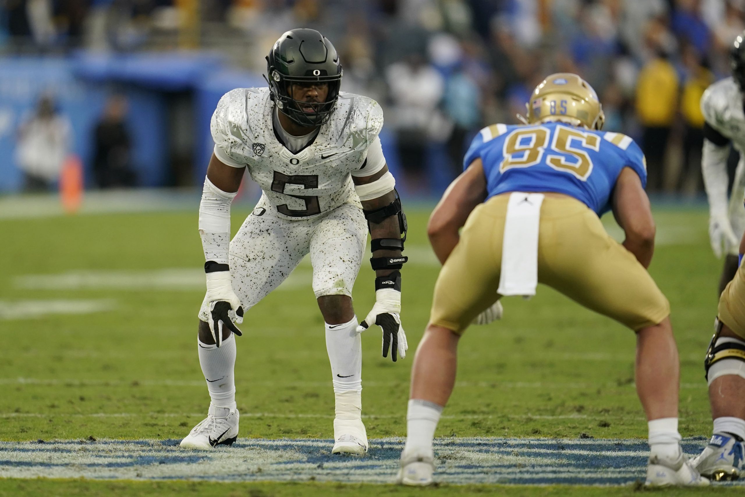Oregon defensive end Kayvon Thibodeaux