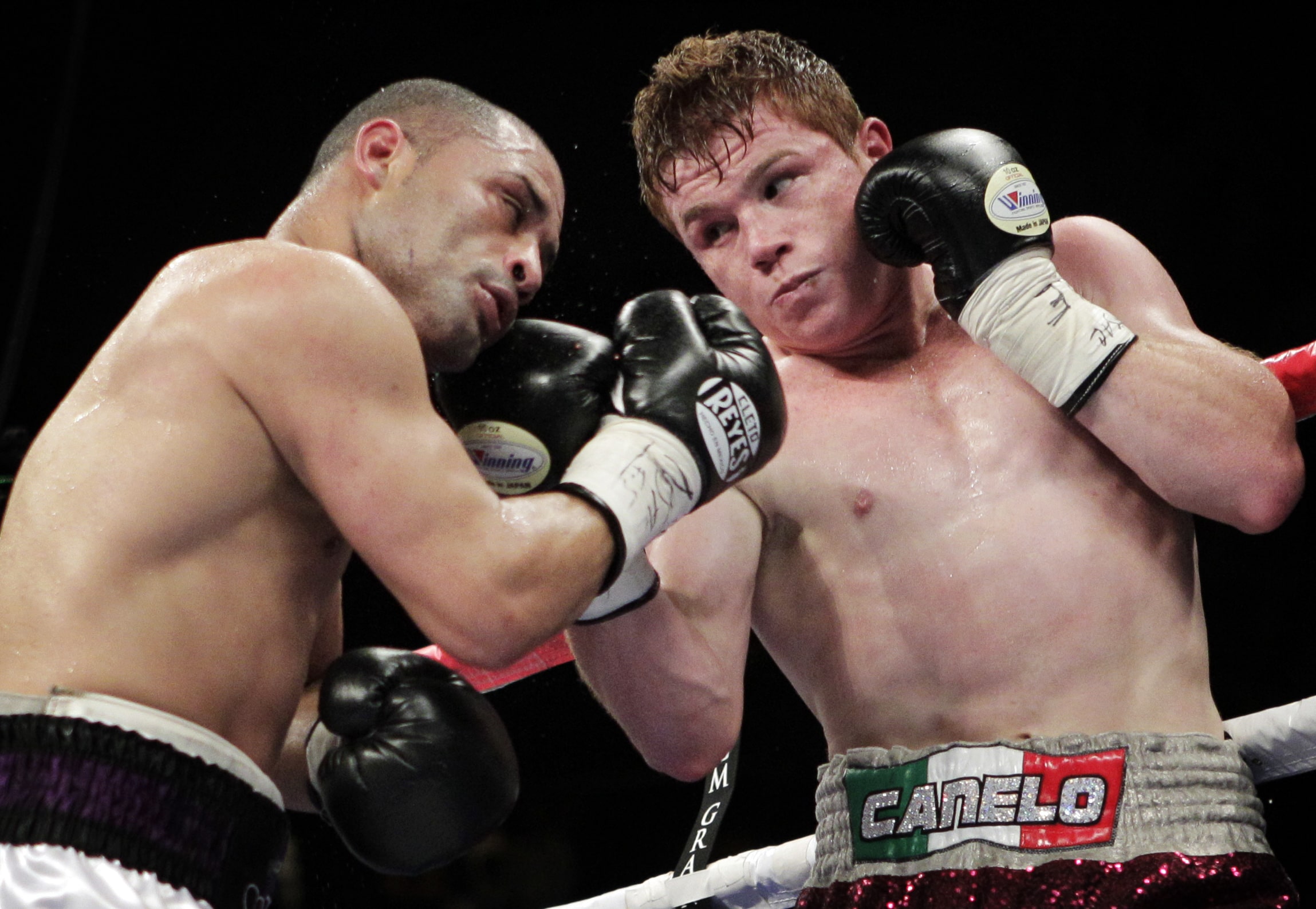 Saul 'Canelo' Alvarez (right)