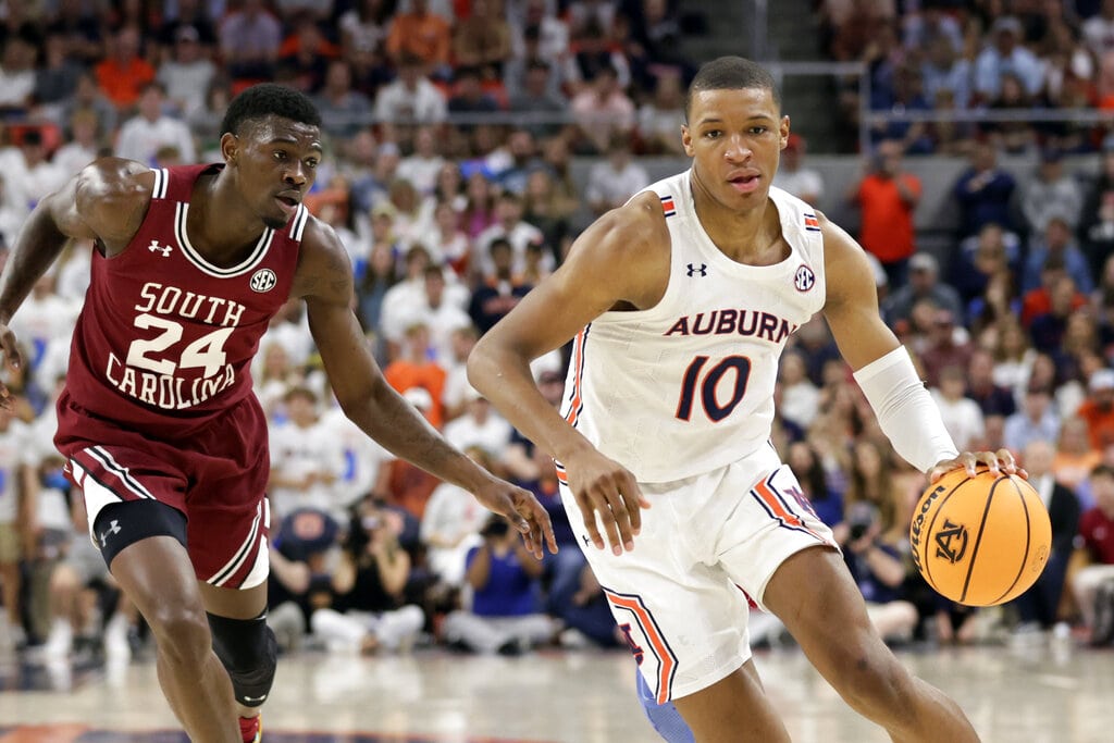 Auburn forward Jabari Smith (10) goes to the basket pas South Carolina forward Keyshawn Bryant (24) during the second half of an NCAA college basketball game Saturday, March 5, 2022, in Auburn, Ala.