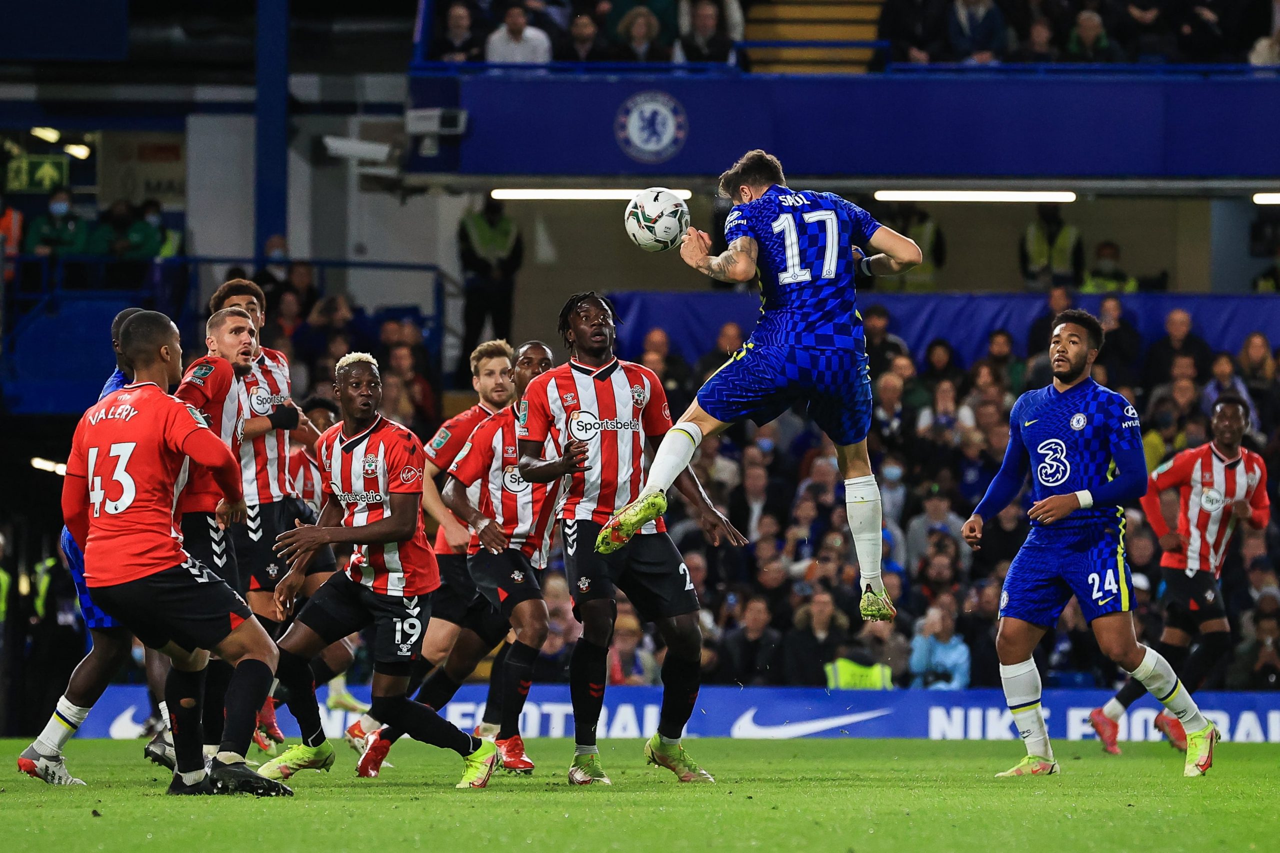 Saul Ñiguez #17 of Chelsea heads on goal but is saved by Fraser Forster #44 of Southampton