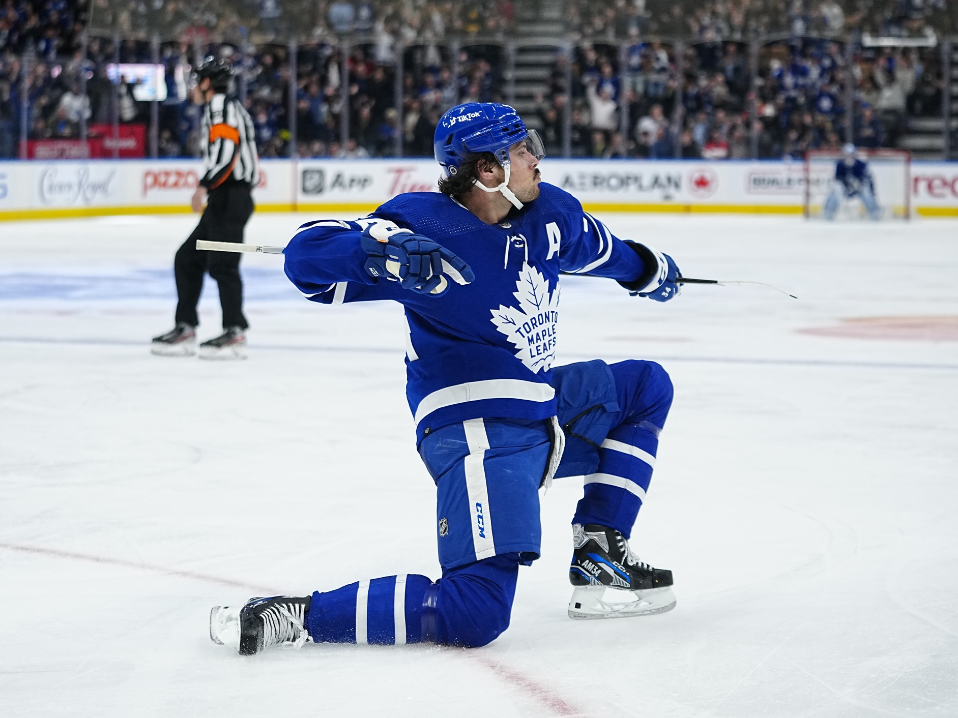 Best NHL player prop bets for today 2/15: Auston Matthews returns