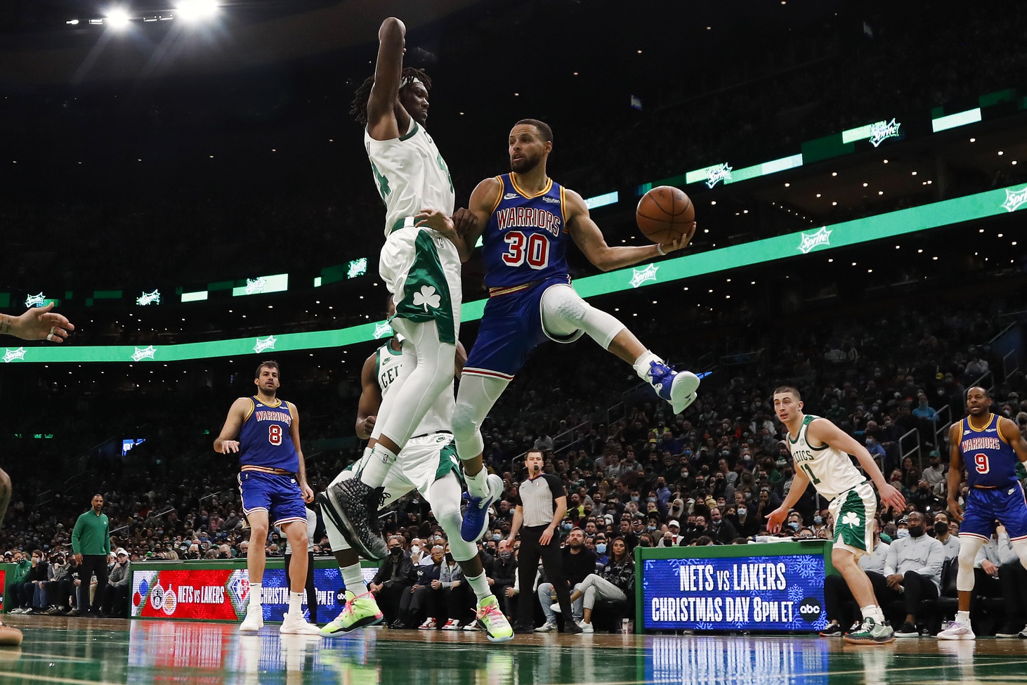 Golden State Warriors guard Stephen Curry (30) looks to pass around Boston Celtics center Robert Williams III (44) during the first quarter at TD Garden.