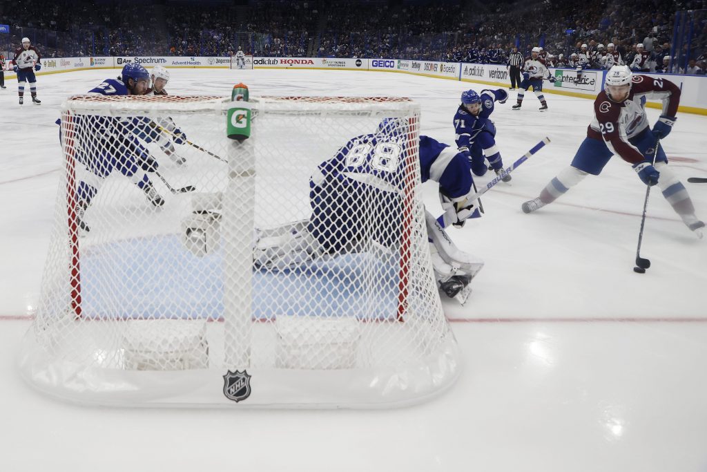 Avalanche MacKinnon shoots on Lightning Vasilevskiy