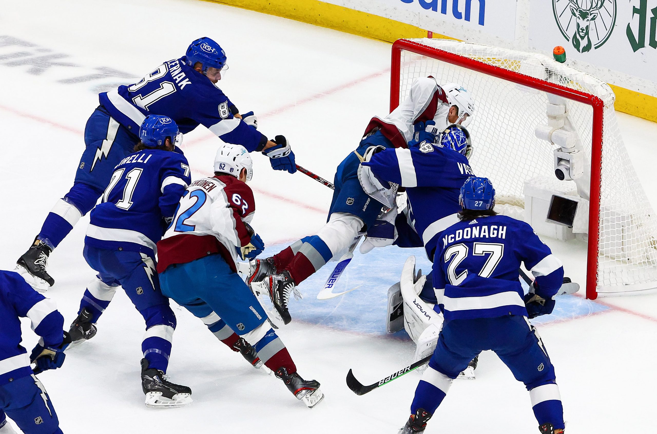 Landeskog scores on Vasilevskiy