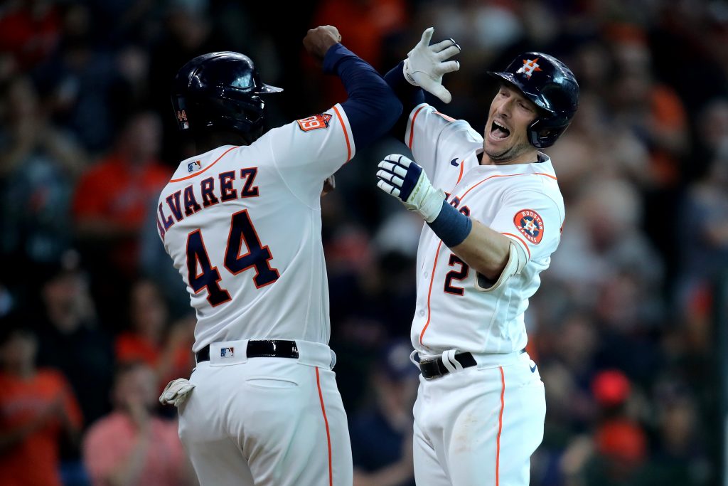 Houston Astros memukul Yordan Alvarez dan Alex Bregman