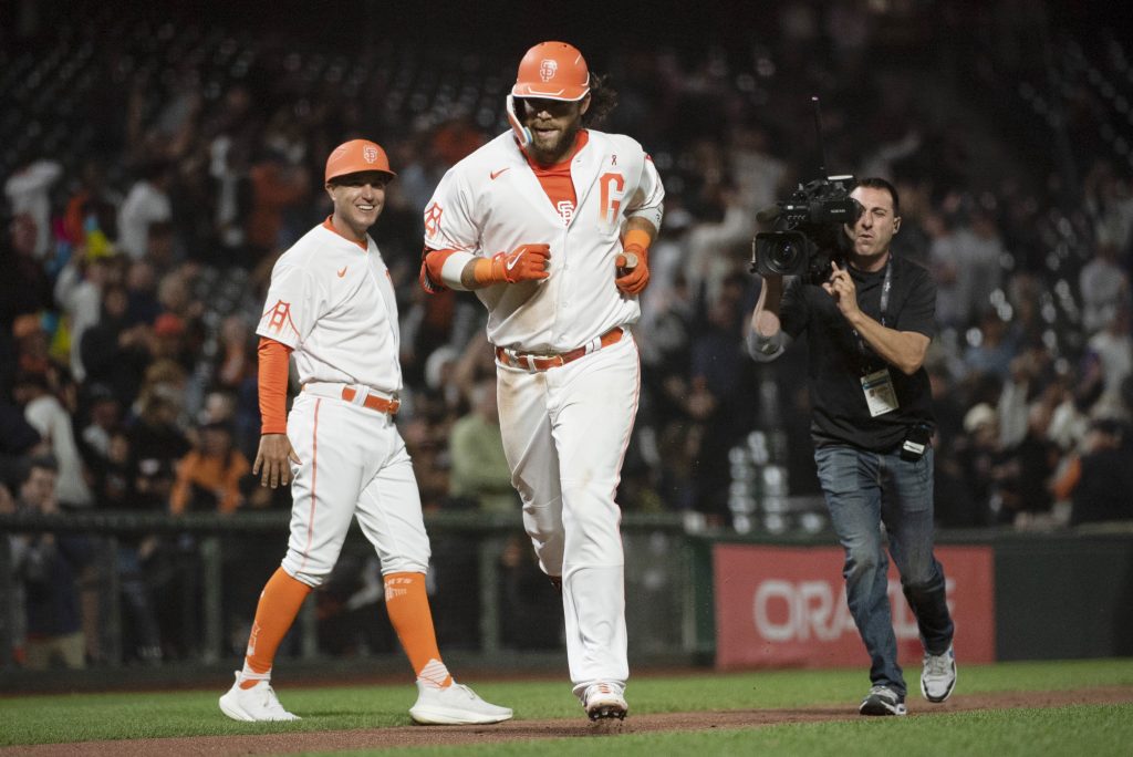 Pemukul San Francisco Giants Brandon Crawford