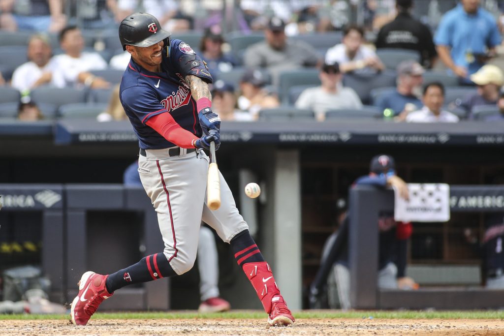 Pemukul Minnesota Twins Carlos Correa