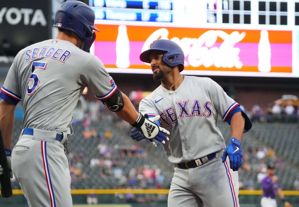 Texas Rangers memukul Corey Seager dan Marcus Semien