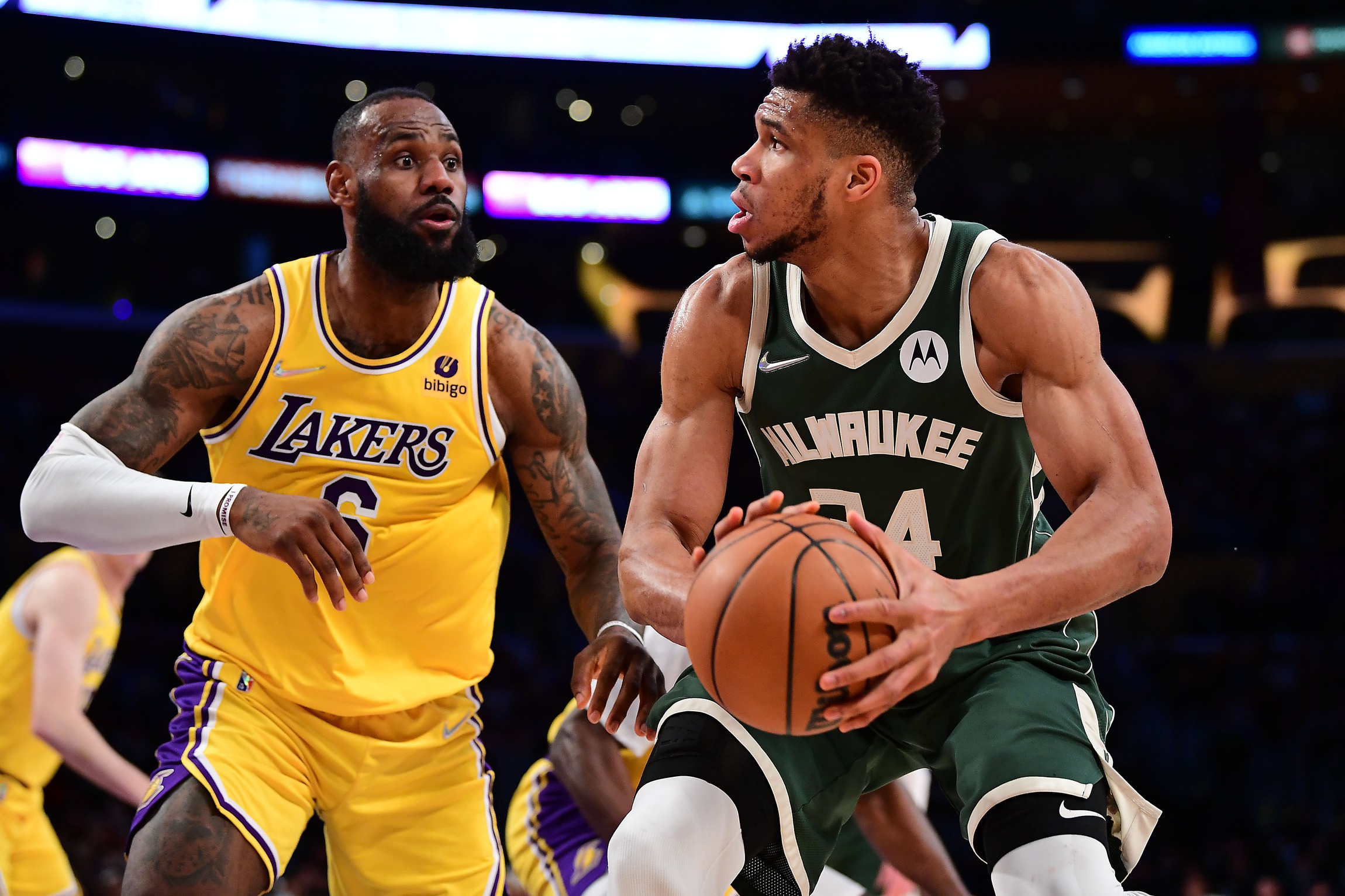 NBA Bucks vs Lakers Predictions, Expert Picks, Odds & Spreads
