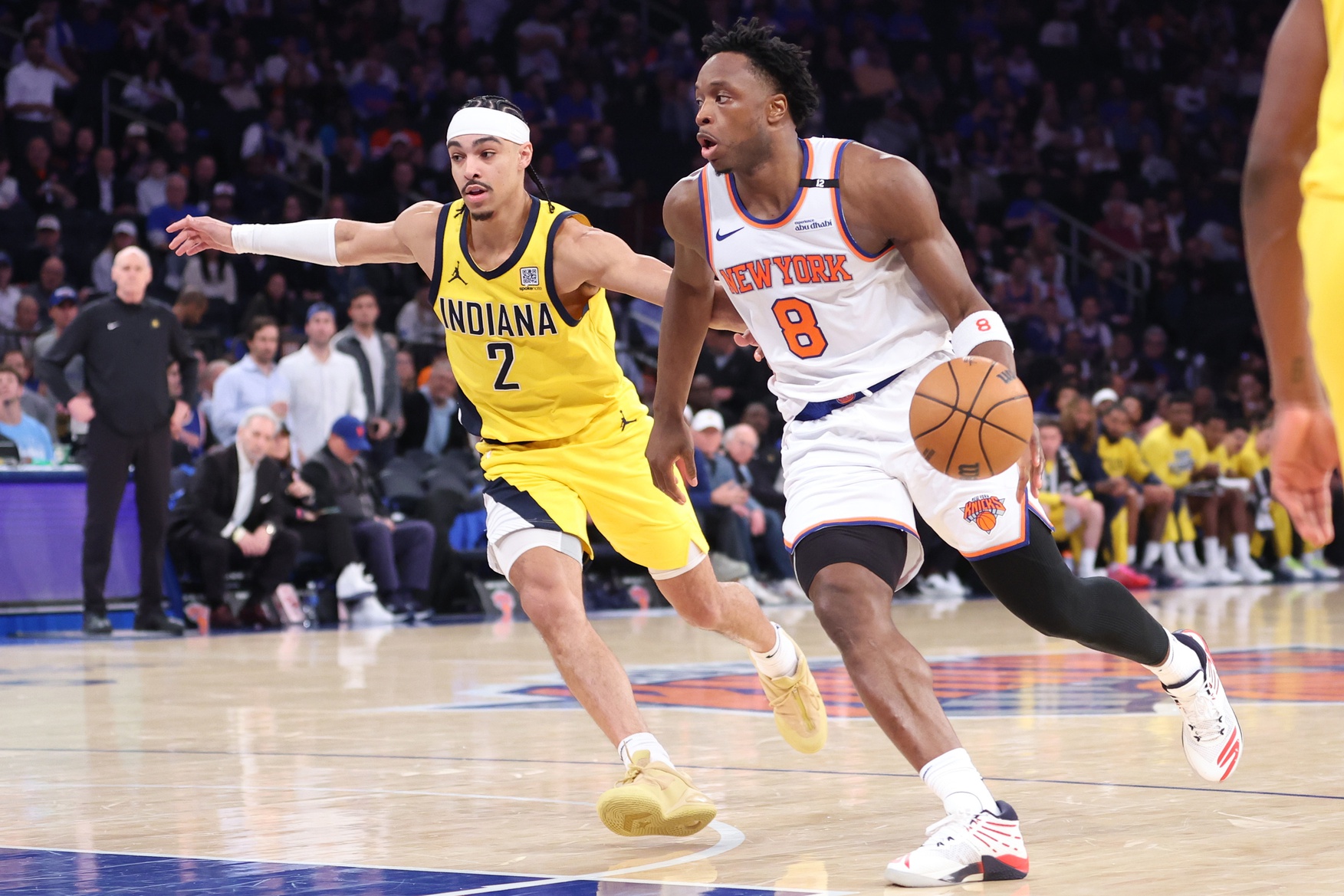 New York Knicks forward OG Anunoby (8) controls the ball against Indiana Pacers guard Andrew Nembhard (2)in the third quarter during game one of the eastern conference finals for the 2025 NBA Playoffs.